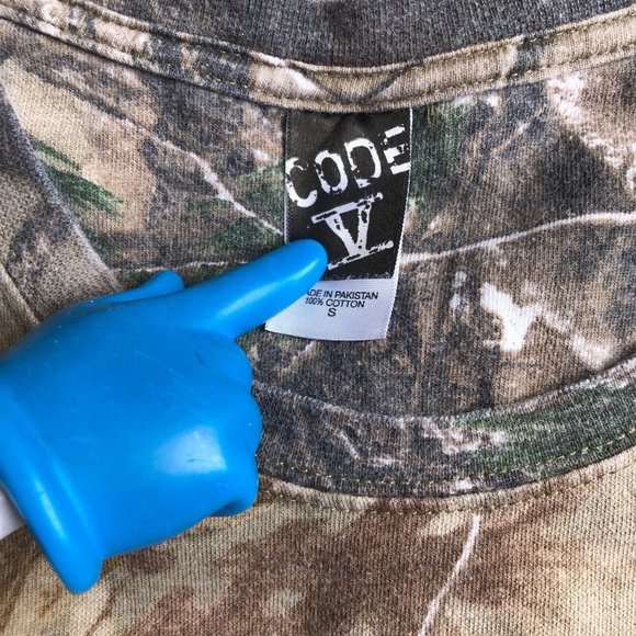 Code V Shirt Mens Small Brown Everybody’s Somebody In Luckenback Texas Camo Tee - Picture 11 of 13